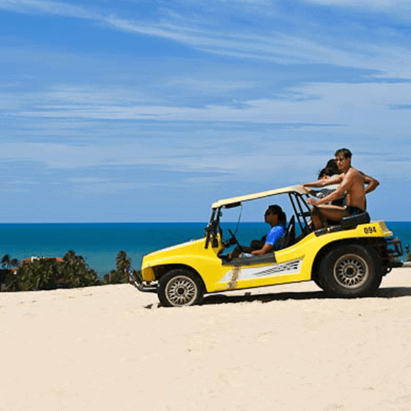 Passeio de buggy nas Dunas de Cumbuco