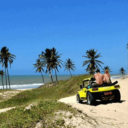 Casal fazendo um Passeio de Buggy em Cumbuco