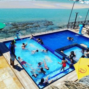 Piscinas adulto e infantil na barraca Encontro das Águas
