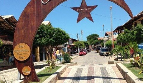 Entrada da Broadway em Canoa Quebrada