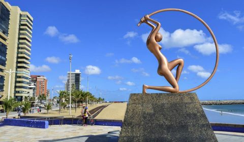 Estátua do Arco de Iracema em Fortaleza
