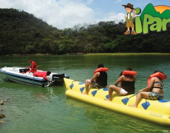 Diversão no Banana boat no Ipark