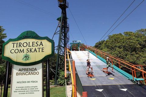 Rampa Tirolesa com Skate